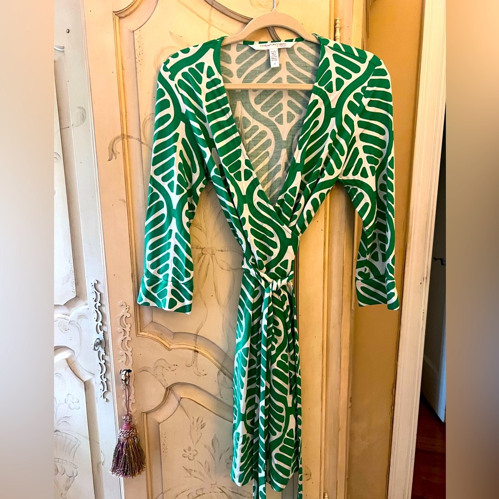 Diane con Furstenberg vintage print silk wrap dress